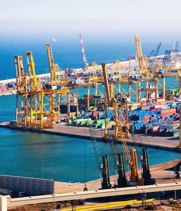 industrial-port-de-barcelona_1398-204