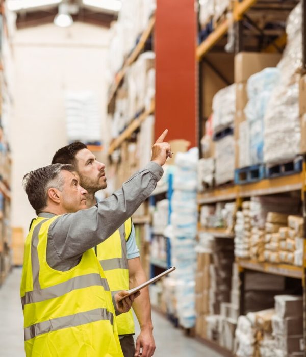 warehouse-manager-talking-with-worker_13339-152612